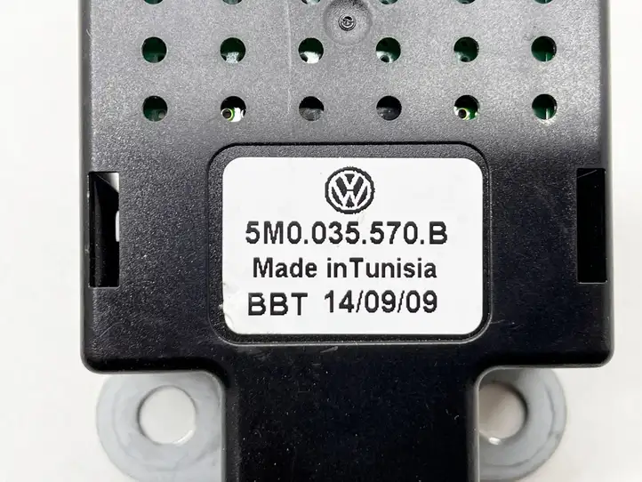 Volkswagen Golf VI (2009 - 2013) 5M0035570B Усилитель антенны — фото 2