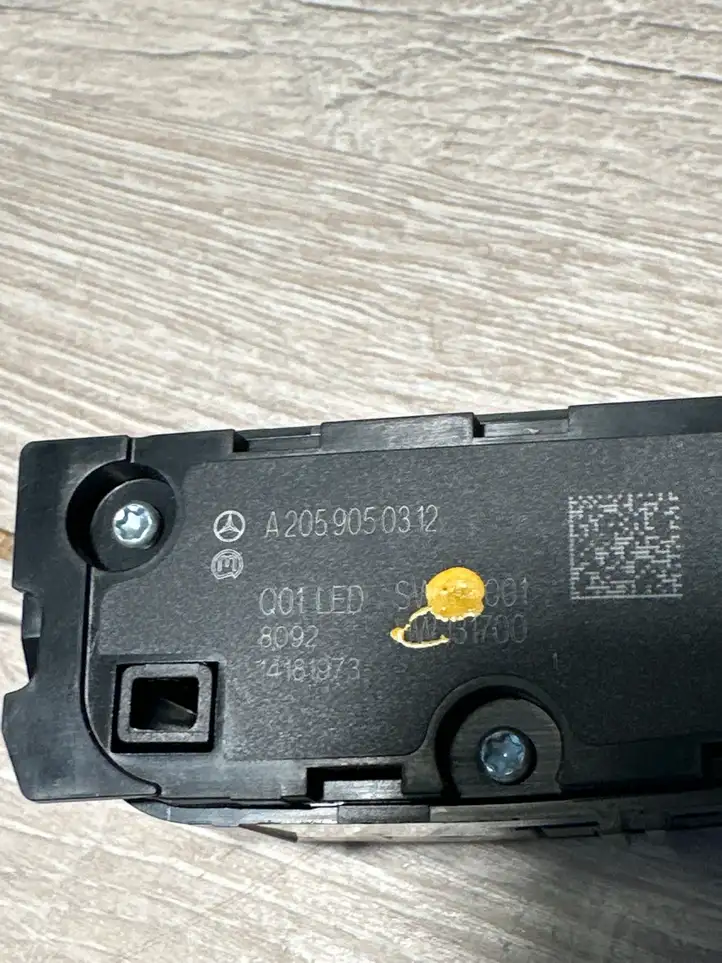 Mercedes-Benz C W205 (2014 - 2021) A2059050312 Другие включатели / ручки/ переключатели — фото 2