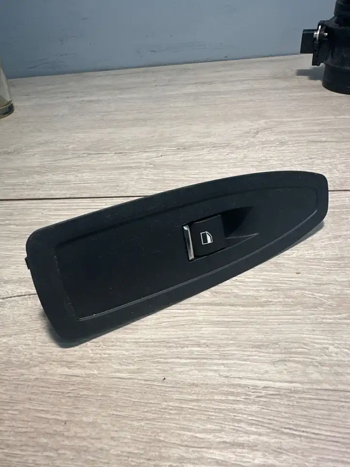 BMW 3 F30 F35 F31 (2012 - 2018) 9208107 Другие включатели / ручки/ переключатели — фото 1