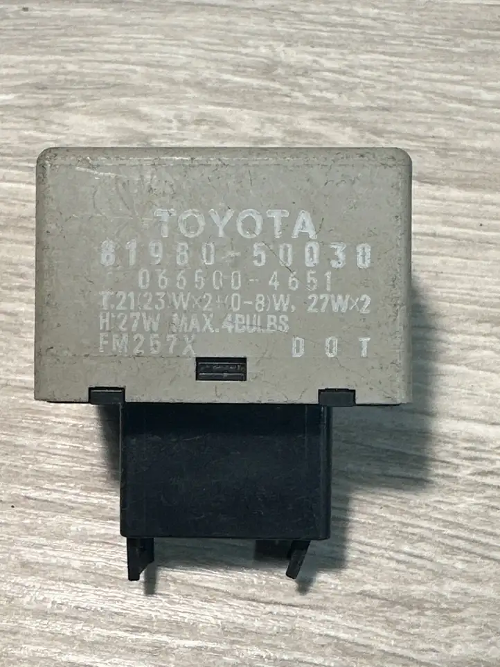 Toyota Previa (XR30, XR40) II (2000 - 2006) 8198050030 Другое реле — фото 1
