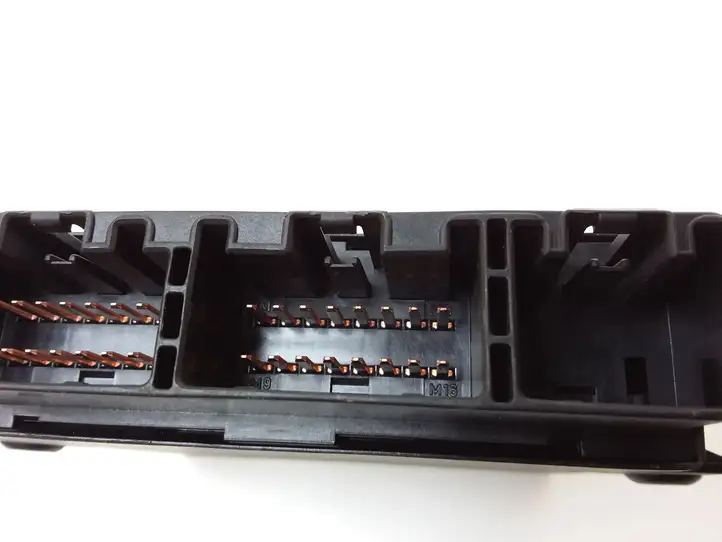 Ford Focus (1998 - 2004) 98AG15K600ED Модуль комфорта — фото 4