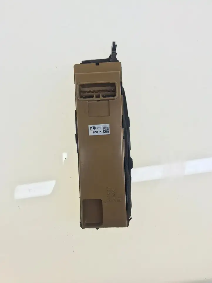Subaru Outback (2003 - 2007) 83071AG05B Кнопка стеклоподъемников — фото 3