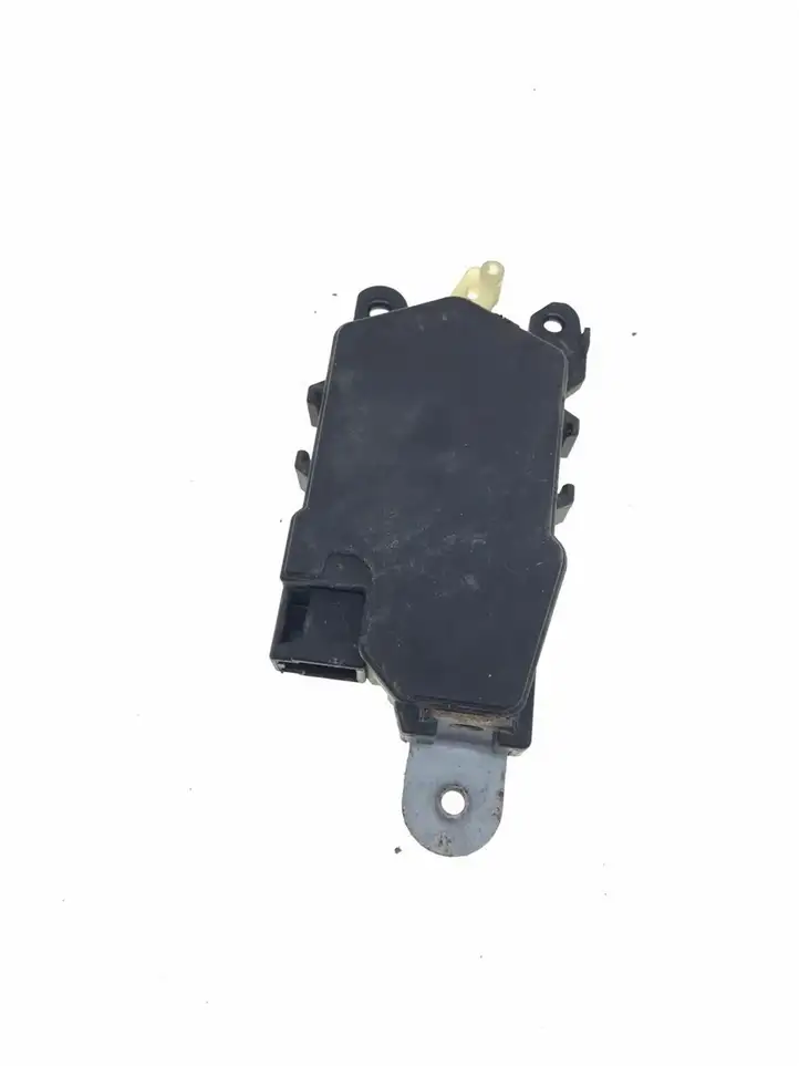 Subaru Forester SG (2006 - 2008) 61100AE001 Активатор замка багажника — фото 3