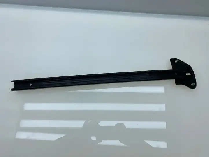 Subaru Forester SG (2006 - 2008) 61240SA031 Направляющая стекла передней двери — фото 1