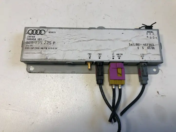 Audi A4 S4 B7 8E 8H (2004 - 2009) 8E9035225P Усилитель антенны — фото 1