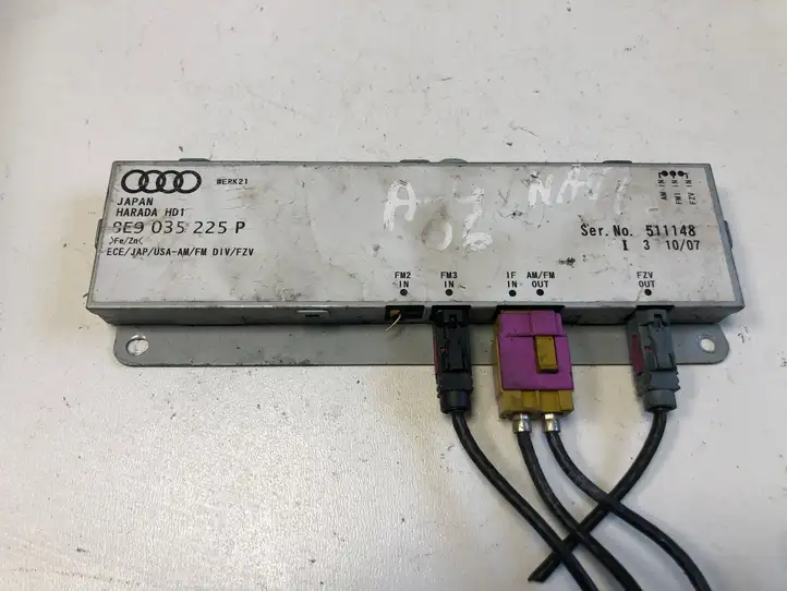 Audi A4 S4 B7 8E 8H (2004 - 2009) 8E9035225P Усилитель антенны — фото 1