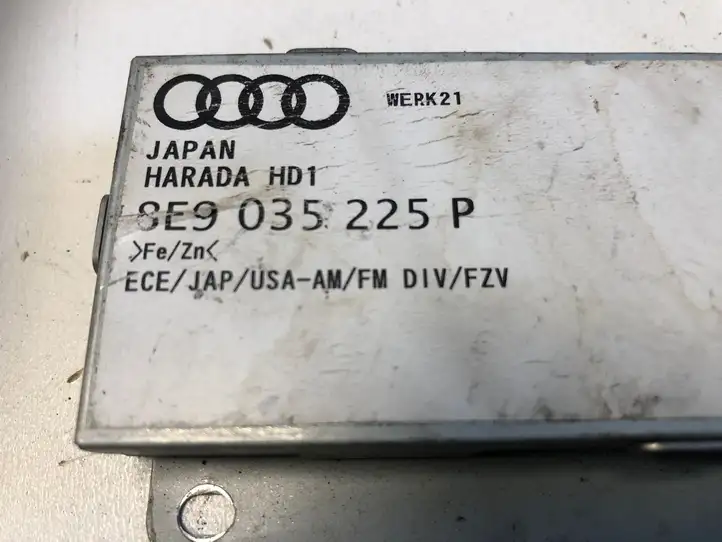 Audi A4 S4 B7 8E 8H (2004 - 2009) 8E9035225P Усилитель антенны — фото 3