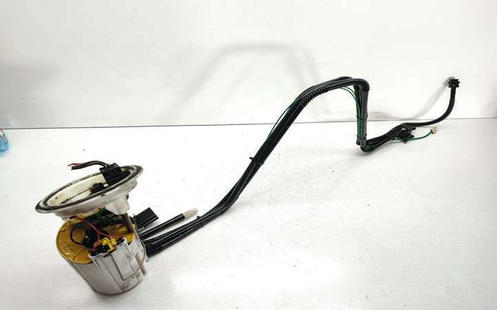 BMW 5 E60 E61 (2004 - 2010)  6765848 Насос топлива (в топливном баке)