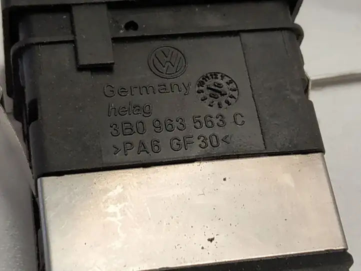 Audi A4 S4 B6 8E 8H (2000 - 2006) 3B0963563C Включатель обогрева — фото 2
