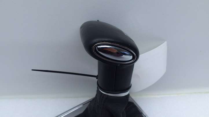 Volkswagen PASSAT B6 (2005 - 2010)  3C1713203A Отделка рычага переключения передач (кожа, головка)