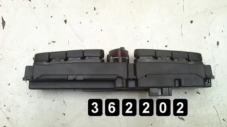 Mercedes-Benz C W203 (2000 - 2007) # 2038208110 Другие включатели / ручки/ переключатели — фото 4