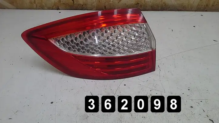 Ford Mondeo MK IV (2007 - 2014) # 7S7113405B Задний фонарь в кузове — фото 1