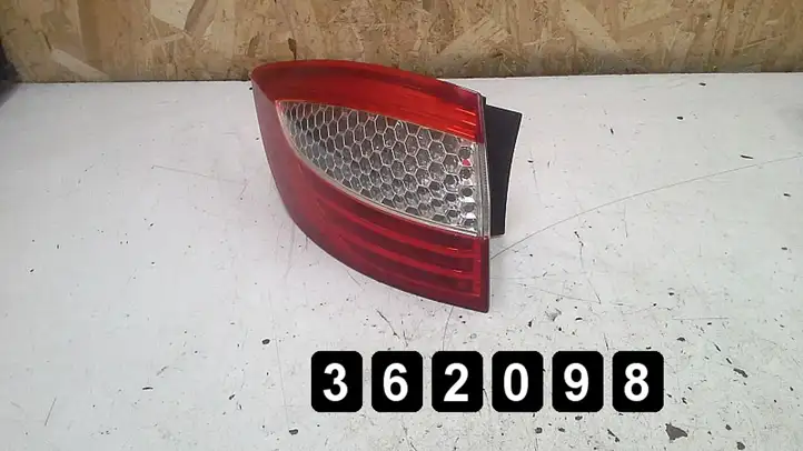 Ford Mondeo MK IV (2007 - 2014) # 7S7113405B Задний фонарь в кузове — фото 2
