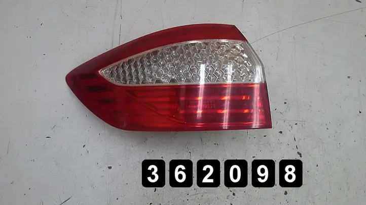 Ford Mondeo MK IV (2007 - 2014) # 7S7113405B Задний фонарь в кузове — фото 3
