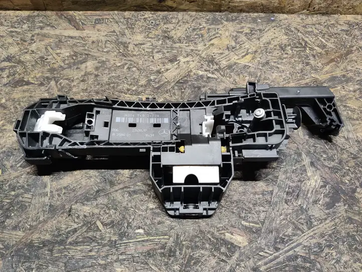 Mercedes-Benz CLA C117,X117,W117 (2013 - 2019) A2047602134 Крепление наружной ручки задней двери — фото 2