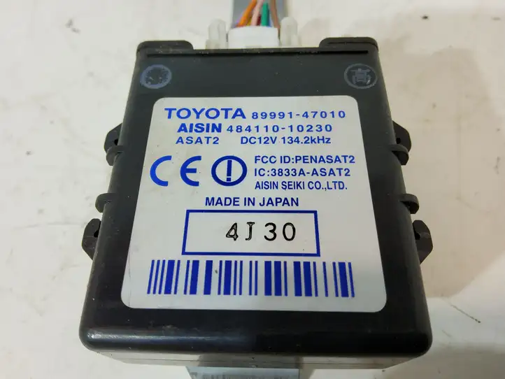 Toyota Prius (NHW20) (2003 - 2009) 8999147010 Блок управления дверью — фото 3