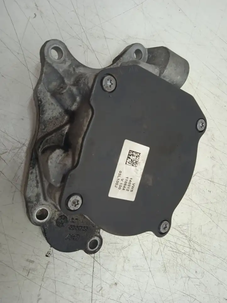 Seat Ibiza IV (6J,6P) (2008 - 2017) 03L145207 Вакуумный насос — фото 3