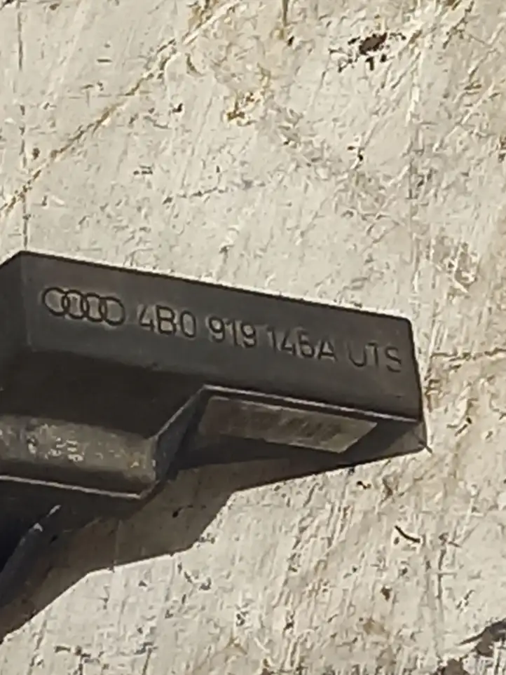 Audi A4 S4 B6 8E 8H (2000 - 2006) 4B0919145A Усилитель антенны — фото 3