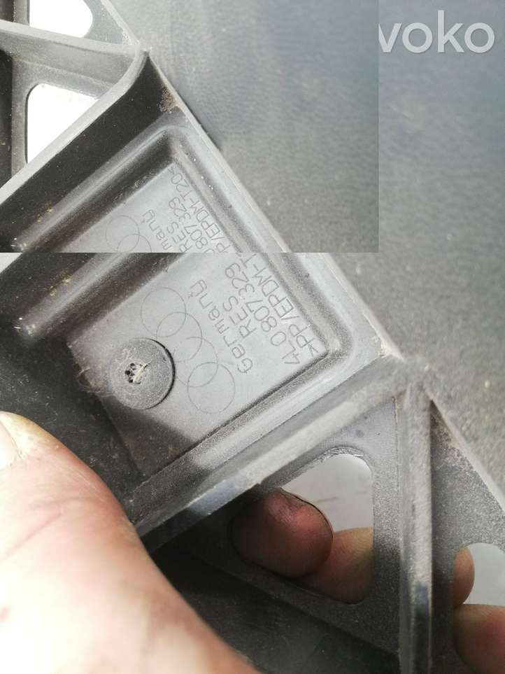 Audi Q7 (2005 - 2009)  4L0807329  Держатель заднего бампера (кронштейн)