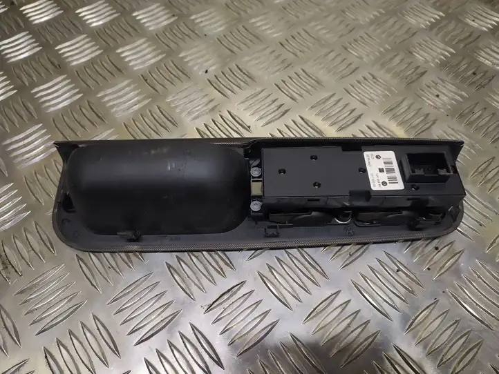 Volkswagen Bora (1998 - 2005) 03755000 Кнопка стеклоподъемников — фото 3