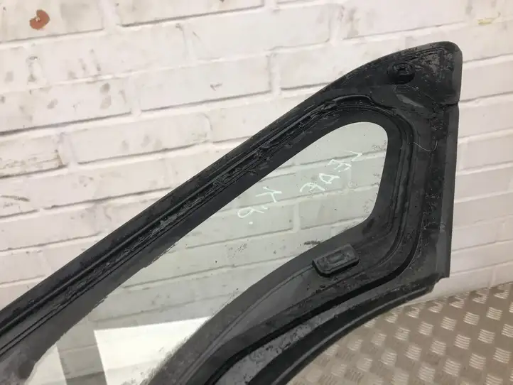 Toyota Yaris (2014 - 2019) Треугольное стекло кузова — фото 3