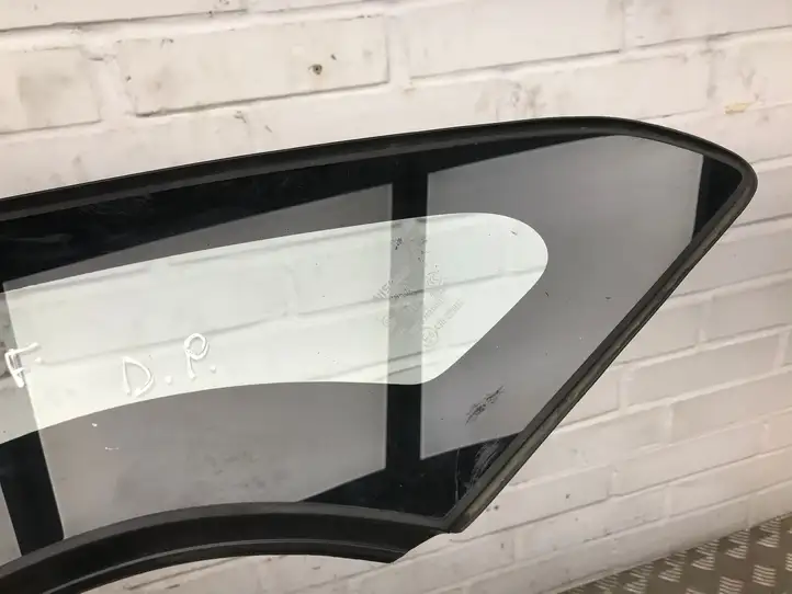 Toyota Yaris (2014 - 2019) Треугольное стекло кузова — фото 2