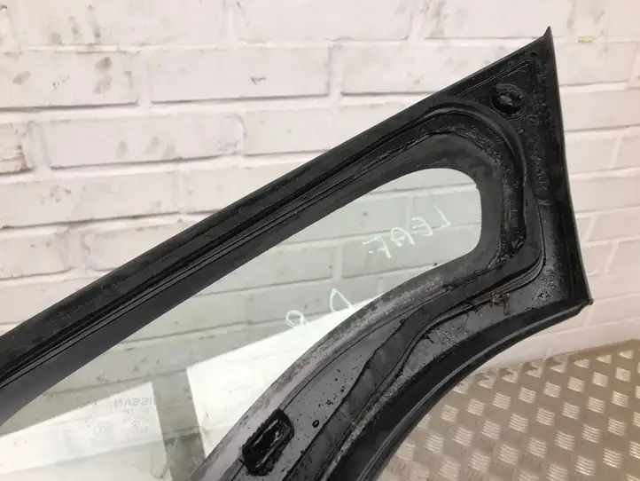 Toyota Yaris (2014 - 2019) Треугольное стекло кузова — фото 4
