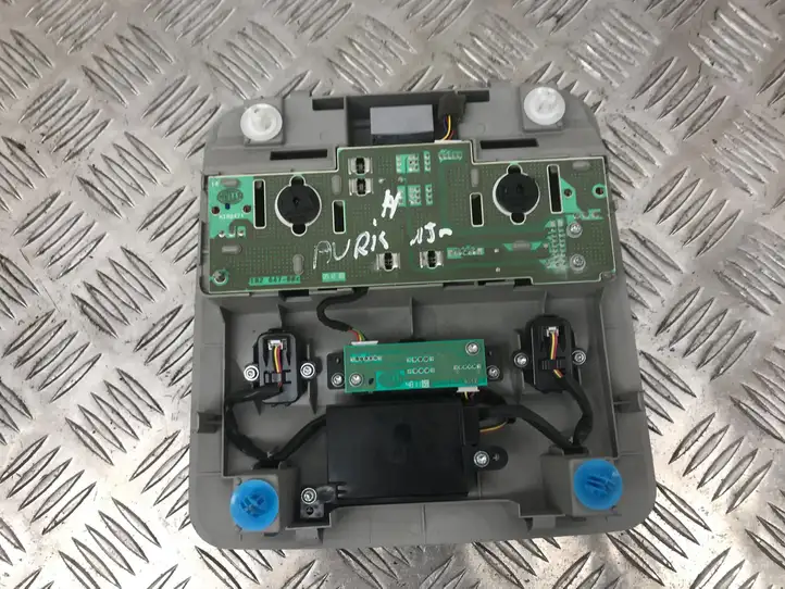 Toyota Auris E180 (2012 - 2018) 8126002600 Передняя подсветка — фото 3