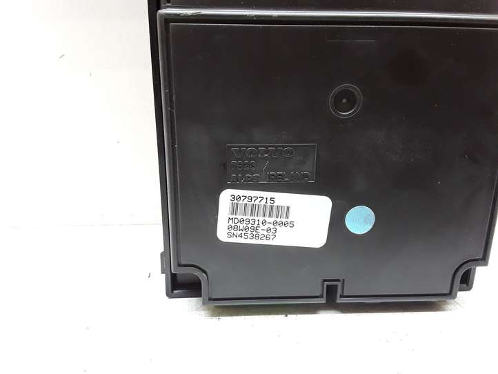 Volvo V70 (2007 - 2013)  30797715 Экран/ дисплей / маленький экран