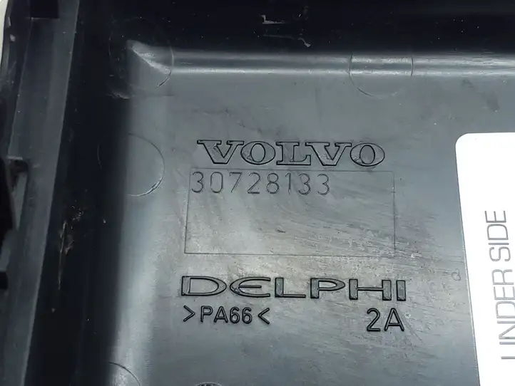 Volvo XC90 (2006 - 2014) 30728133 Крышка ящика предохранителей — фото 2