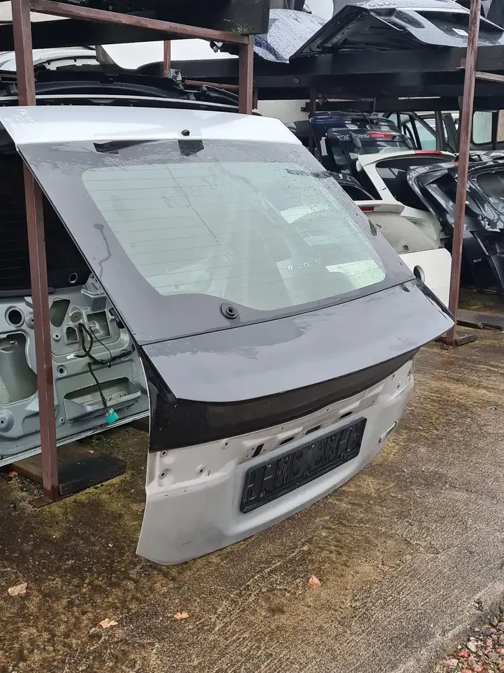 Toyota Prius (XW30) (2009 - 2015) Крышка багажника — фото 3
