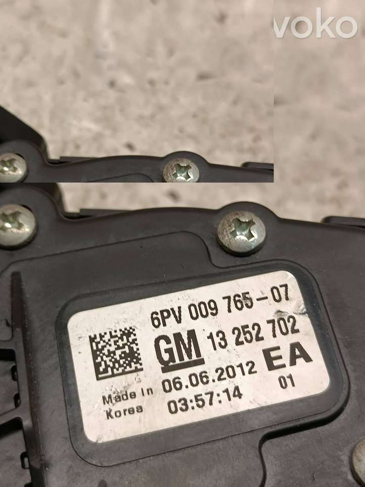 Chevrolet Cruze (2009 - 2012)  13252702 Педаль акселератора