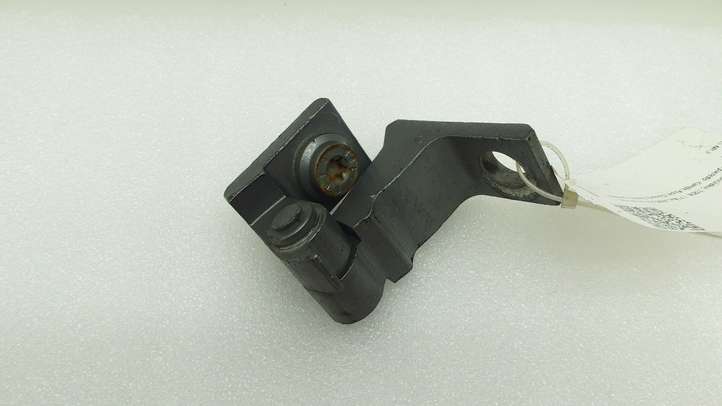 Audi A5 (2007 - 2011)  8K0831402A Верхняя петля передней двери
