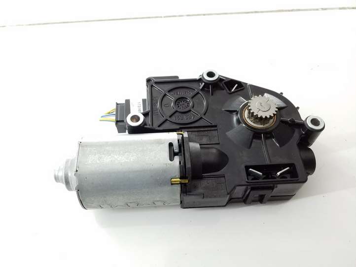 BMW 5 F10 F11 (2009 - 2016)  1717822B Двигатель привода люка-крыши