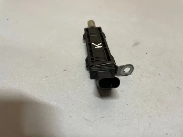 Opel Astra K (2015 - 2020) 55578624 Датчик коленвала — фото 2