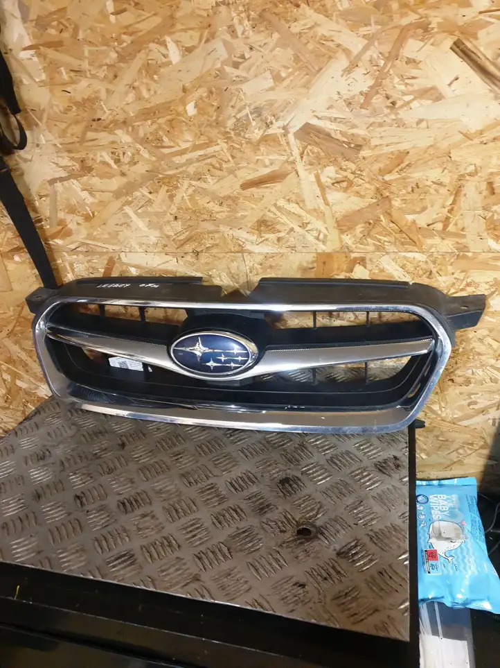 Subaru Legacy (2003 - 2009) 91121AG150 Передняя решетка — фото 1