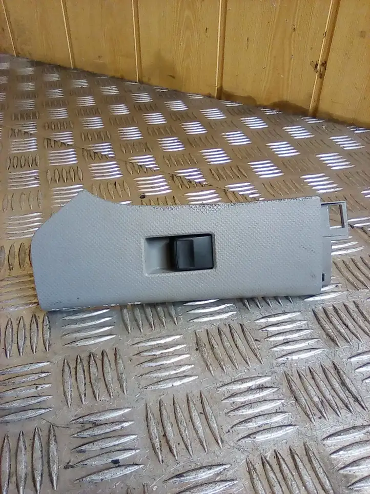 Toyota Yaris (2005 - 2009) 742310D090 Блок кнопок стеклоподъемников — фото 1
