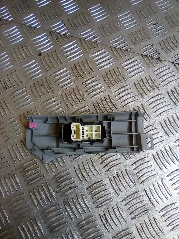 Toyota Yaris (2005 - 2009) 742310D090 Блок кнопок стеклоподъемников — фото 4