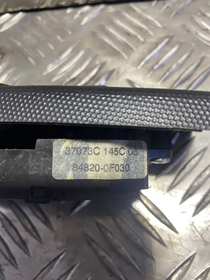 Toyota Corolla Verso AR10 (2004 - 2009) 848200F030 Блок кнопок стеклоподъемников — фото 2