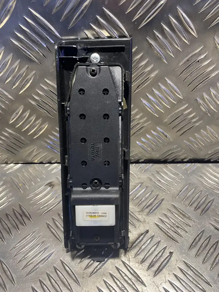 Toyota Corolla Verso AR10 (2004 - 2009) 848200F030 Блок кнопок стеклоподъемников — фото 3