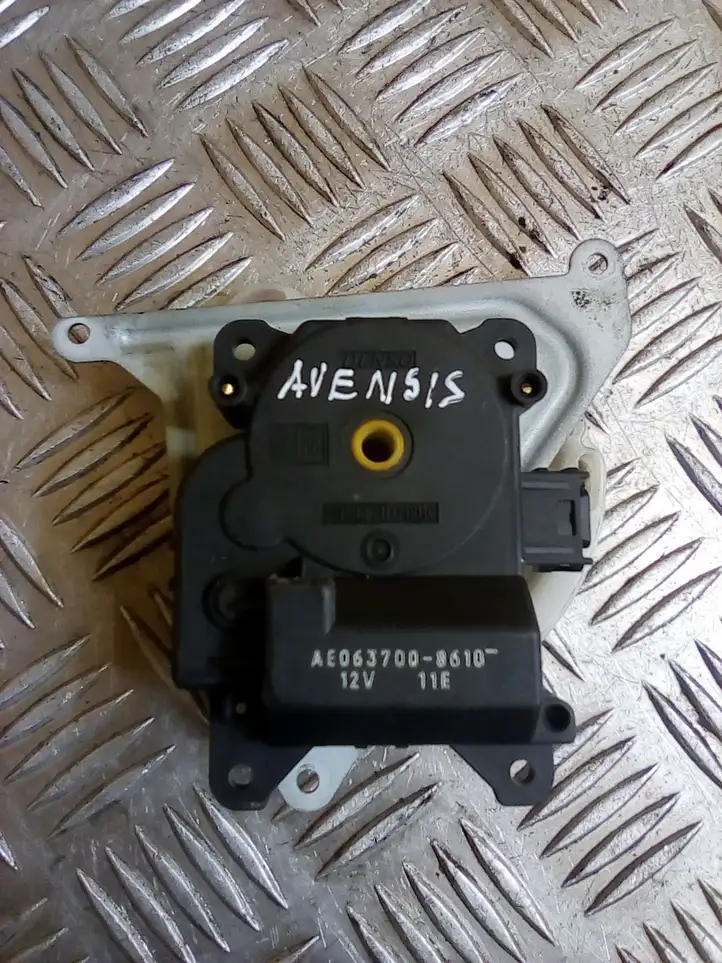 Toyota Avensis T250 (2003 - 2006) AE0637008610 Двигатель задвижки потока воздуха — фото 1