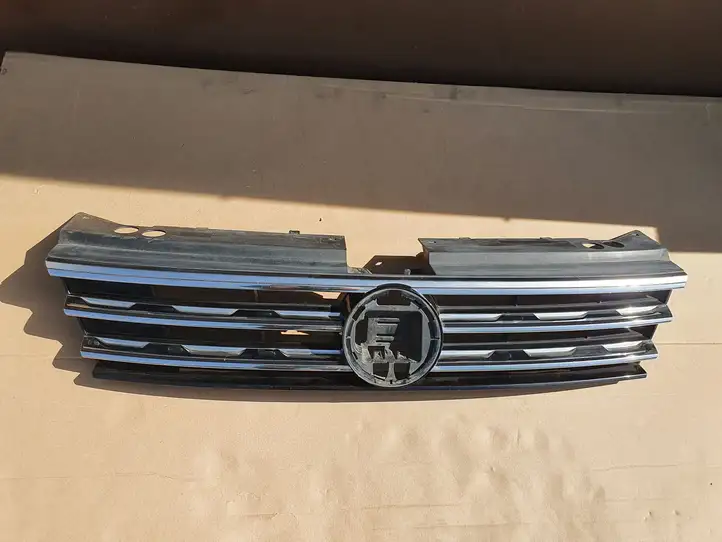 Volkswagen Tiguan (2011 - 2016) 5NA853653B Верхняя решетка радиатора — фото 1