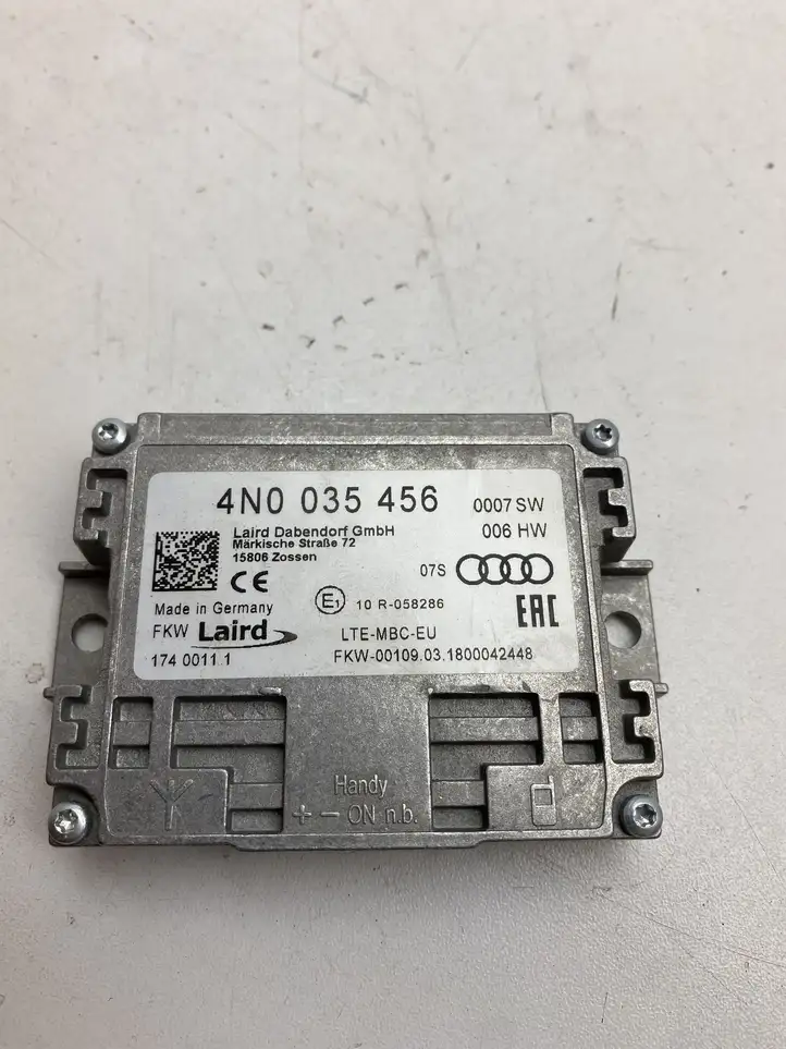 Audi A4 S4 B9 (2015 - 2019) 4N0035456 Усилитель антенны — фото 1
