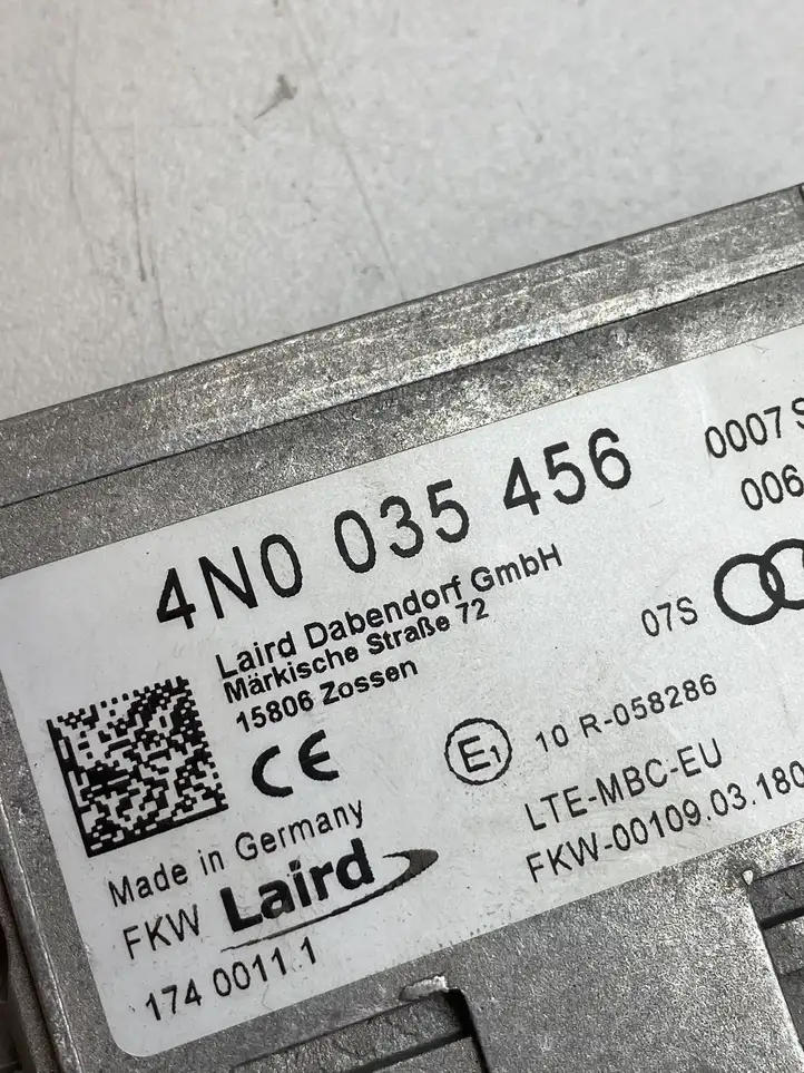 Audi A4 S4 B9 (2015 - 2019) 4N0035456 Усилитель антенны — фото 4