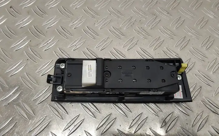 Toyota Corolla Verso AR10 (2004 - 2009) 848200F03000 Блок кнопок стеклоподъемников — фото 2