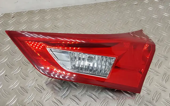 Toyota Auris E180 (2012 - 2018) Задний фонарь в крышке багажника — фото 1