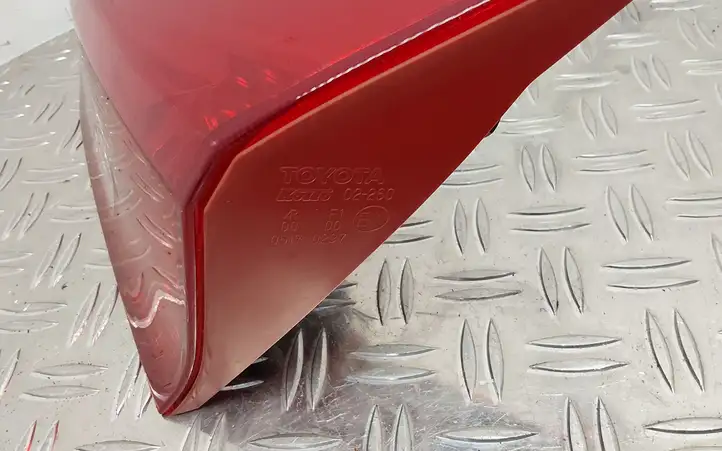 Toyota Auris E180 (2012 - 2018) Задний фонарь в крышке багажника — фото 2