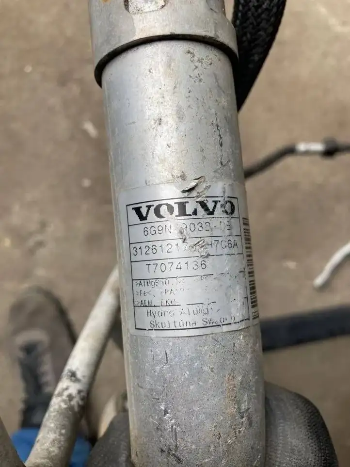 Volvo XC60 (2008 - 2013) 6G9N9032DE Топливная наливная труба — фото 2