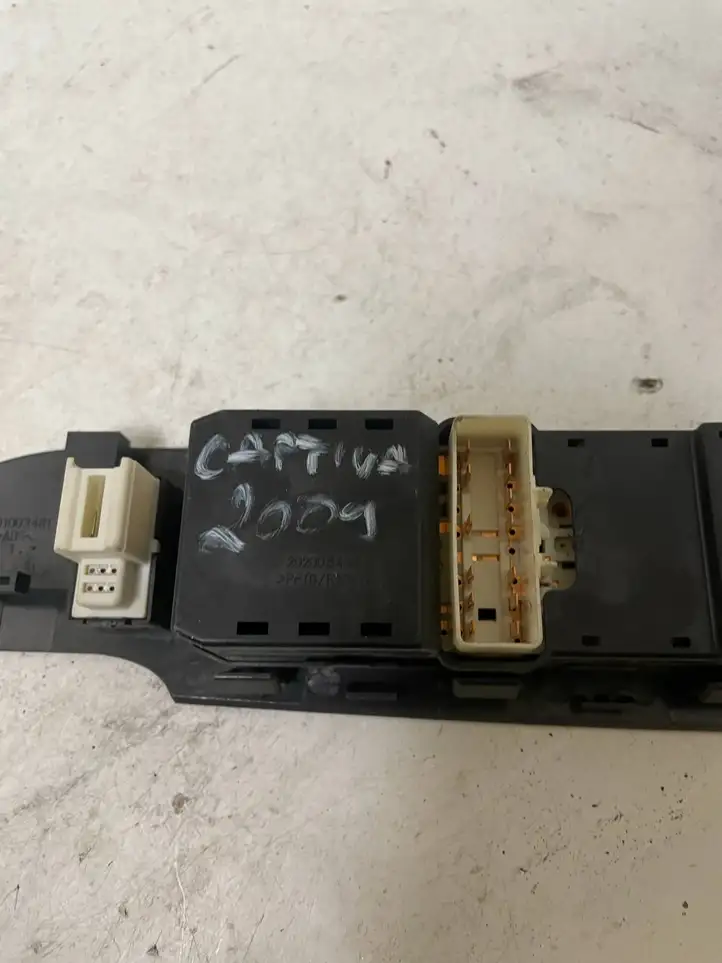 Chevrolet Captiva (2006 - 2011) 202005436 Кнопка стеклоподъемников — фото 1
