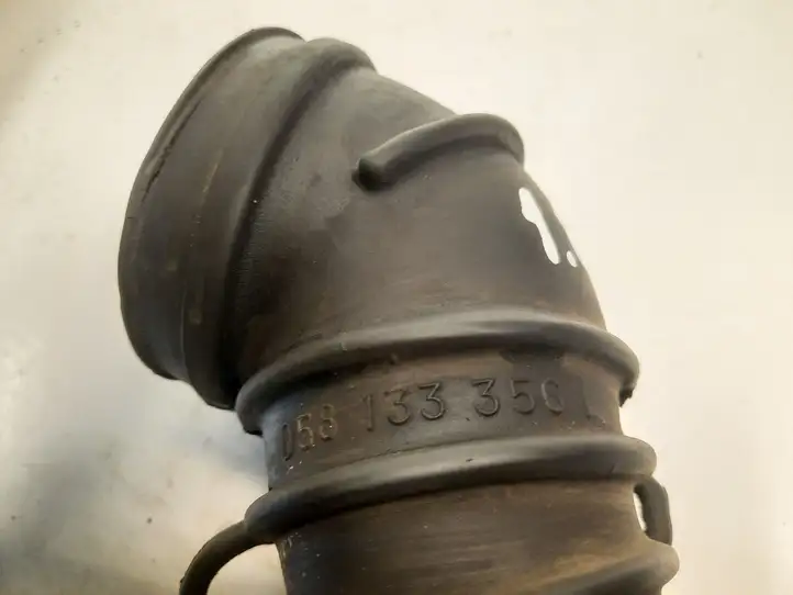 Volkswagen PASSAT B5.5 (2001 - 2005) 058133356L Трубка подачи воздуха — фото 3